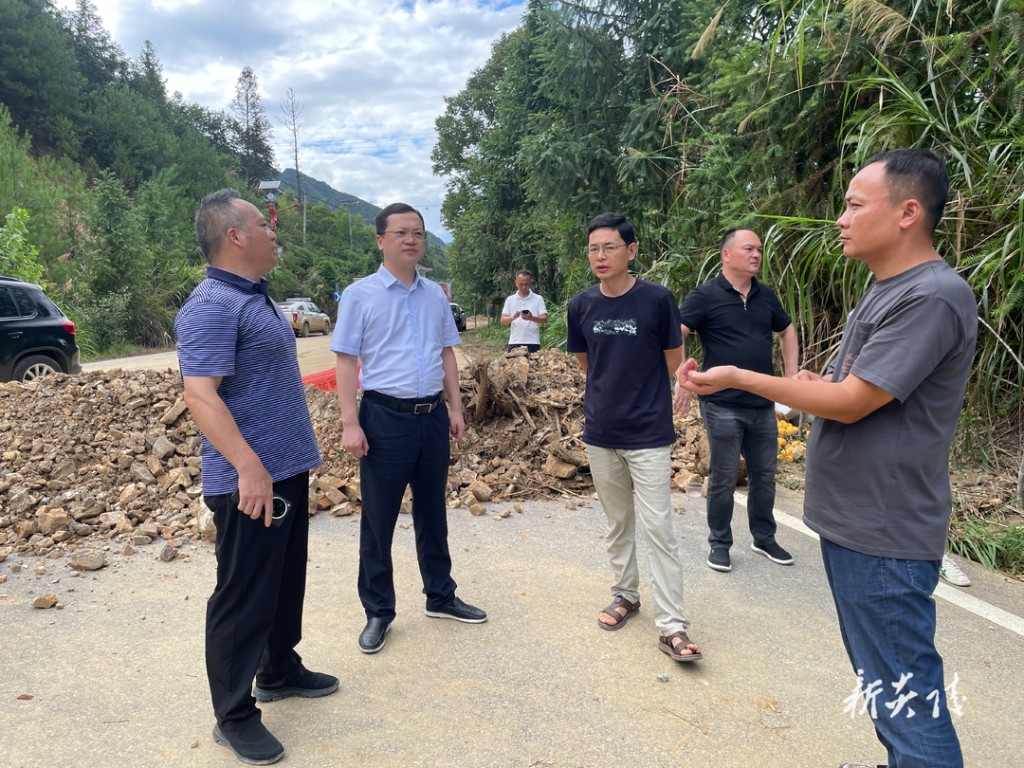 夏胜利赴中村瑶族乡督导灾后重建工作