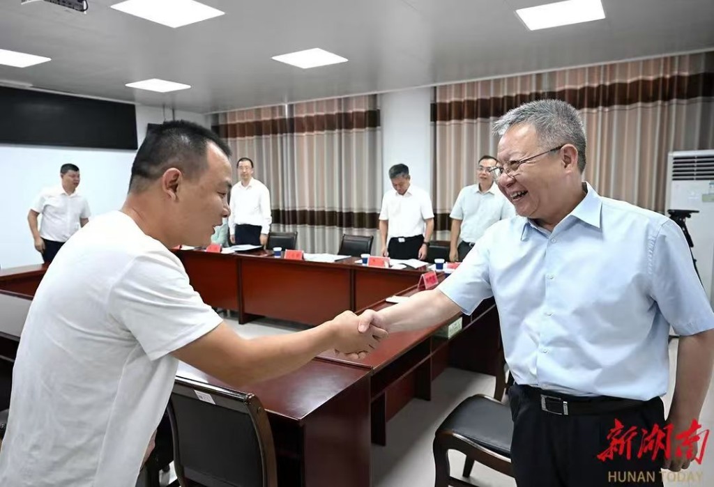 沈晓明在新邵县下沉接访