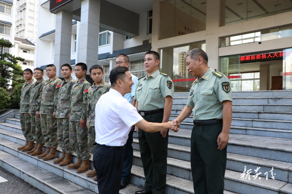 县"四大家"领导慰问驻炎部队官兵和消防救援人员