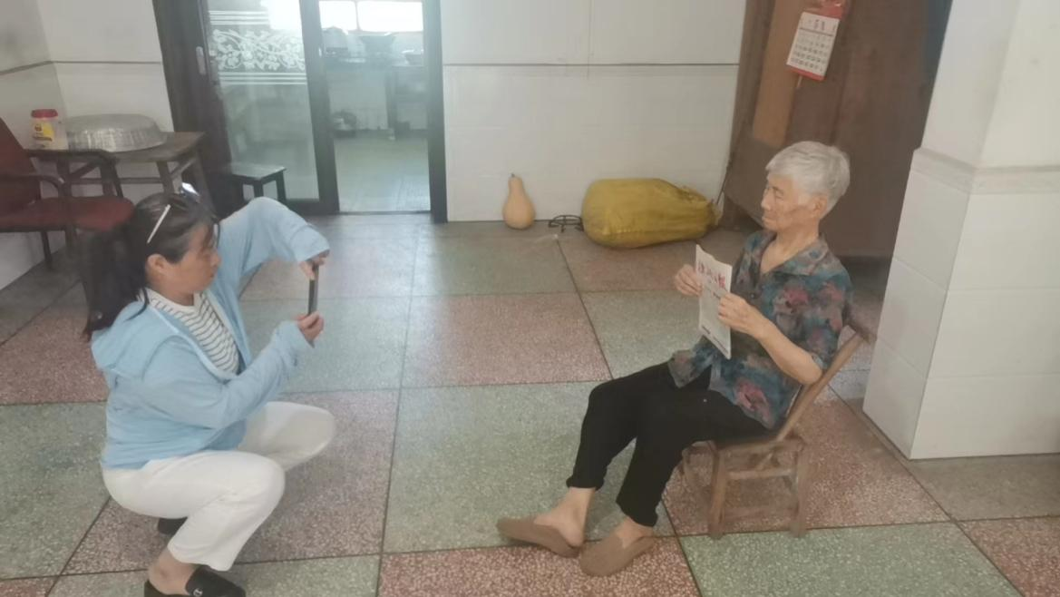 枫溪街道为民办实事——开展高龄补贴年审工作
