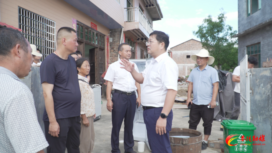 杨红兵深入湖口镇现场查看灾后重建工作