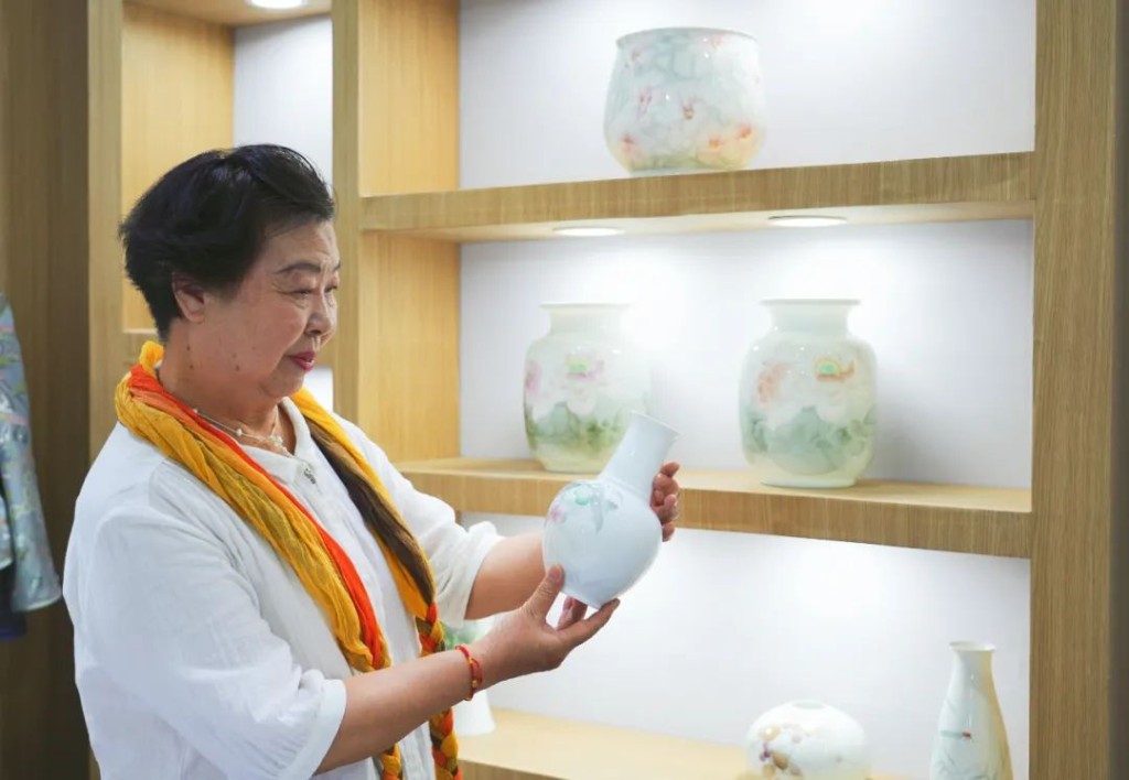 醴陵非遗惊艳亮相新疆库尔勒
