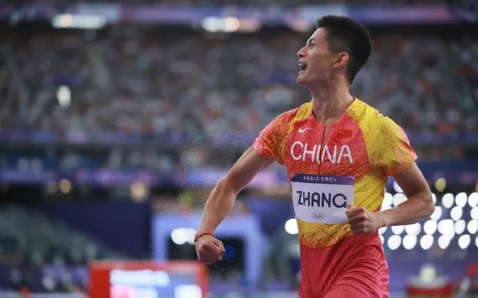 奥运健儿张溟鲲回母校渌口区三中 与学弟学妹面对面交流!