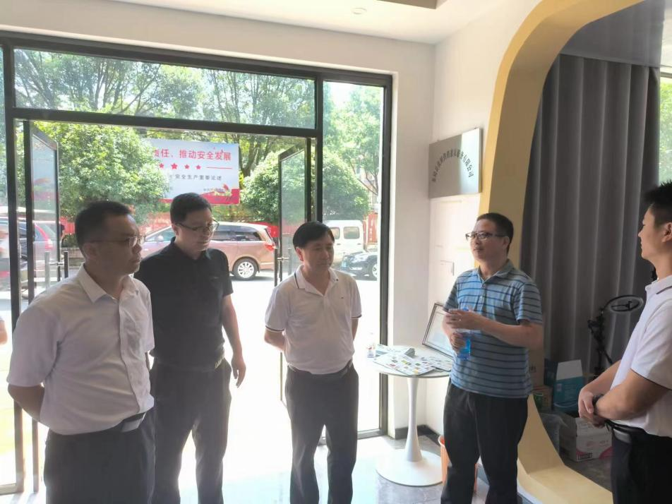 市专家组为我社农村“三社合一”综合改革评估工作做前期调研