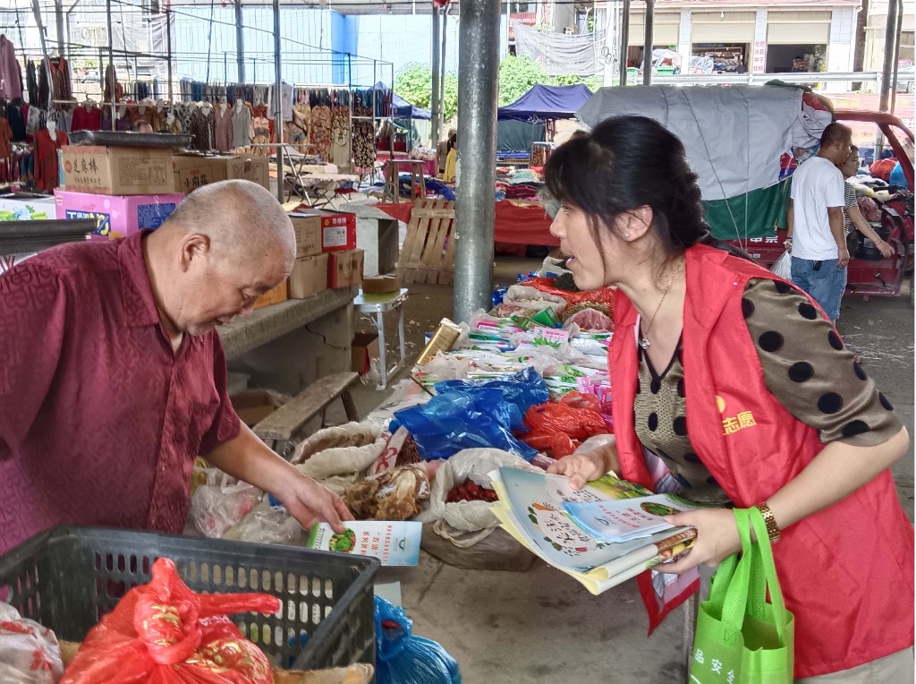 左权镇:诚信尚俭 共享食安 守护群众“舌尖安全”