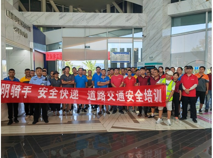 交警支队开展“文明骑手 安全快递”摩托车驾驶证考试专场活动