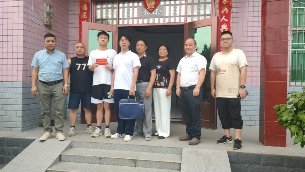 左权镇奖励2024年高考优秀学子