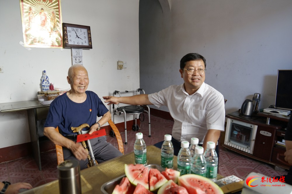 杨红兵开展“八一”走访慰问