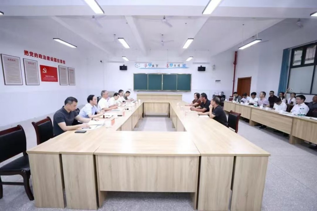 曹慧泉在醴陵下沉接访