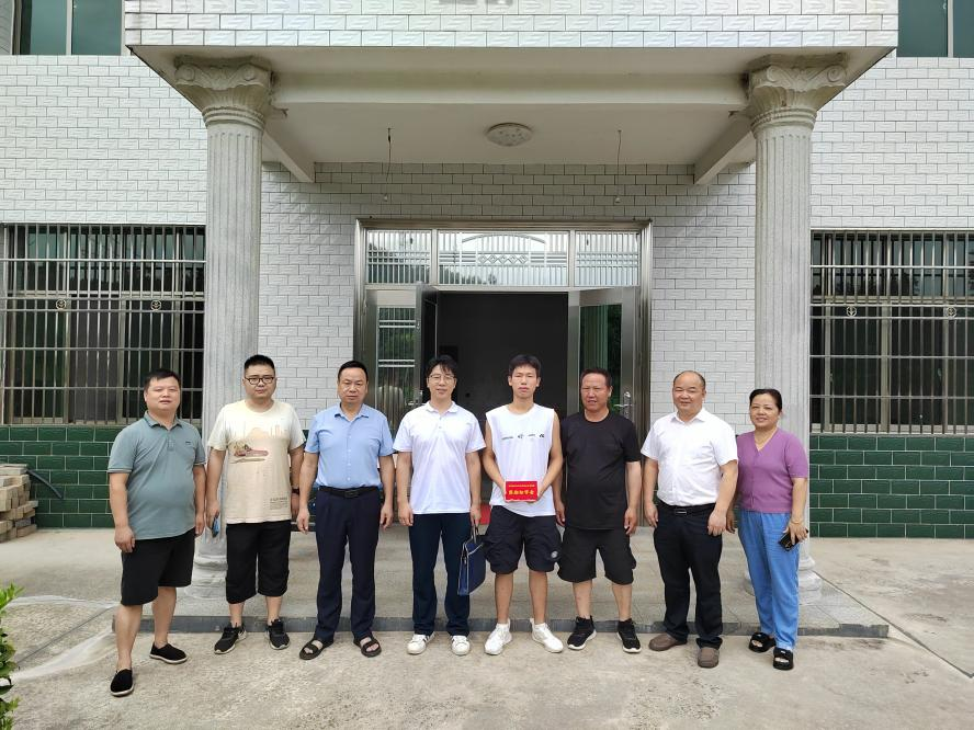 左权镇奖励2024年高考优秀学子