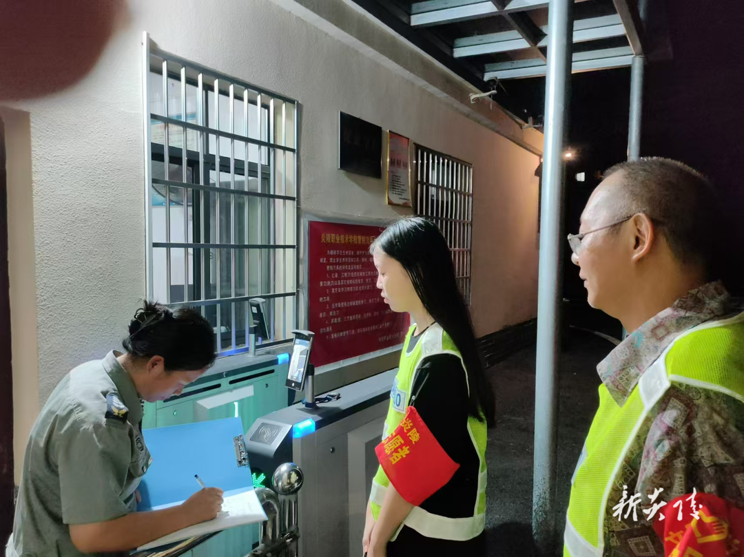 霞阳镇：党员群众齐上阵 织密治安防护网