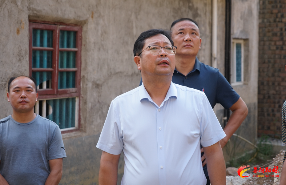 杨红兵督导地质灾害防范工作