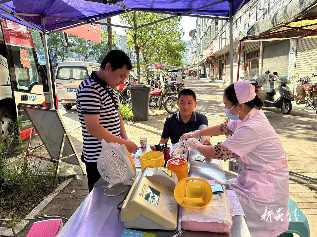 十都镇：无偿献血暖人心 为生命“加油”