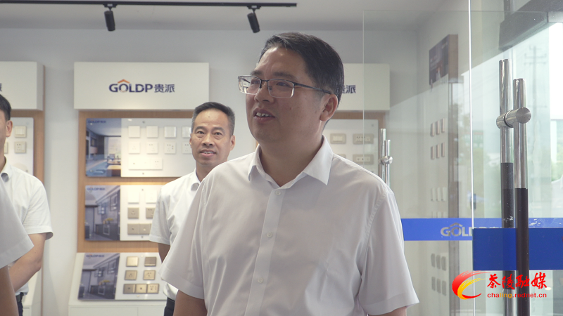 何恩广一行来茶调研