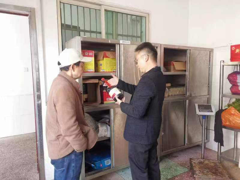 左权镇:诚信尚俭 共享食安 守护群众“舌尖安全”