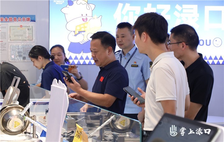李晓彤督导安全生产、校园食品安全工作
