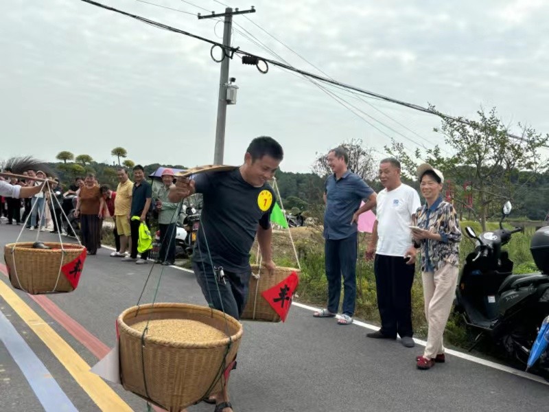 东富镇：大户庆丰收，村民同欢乐