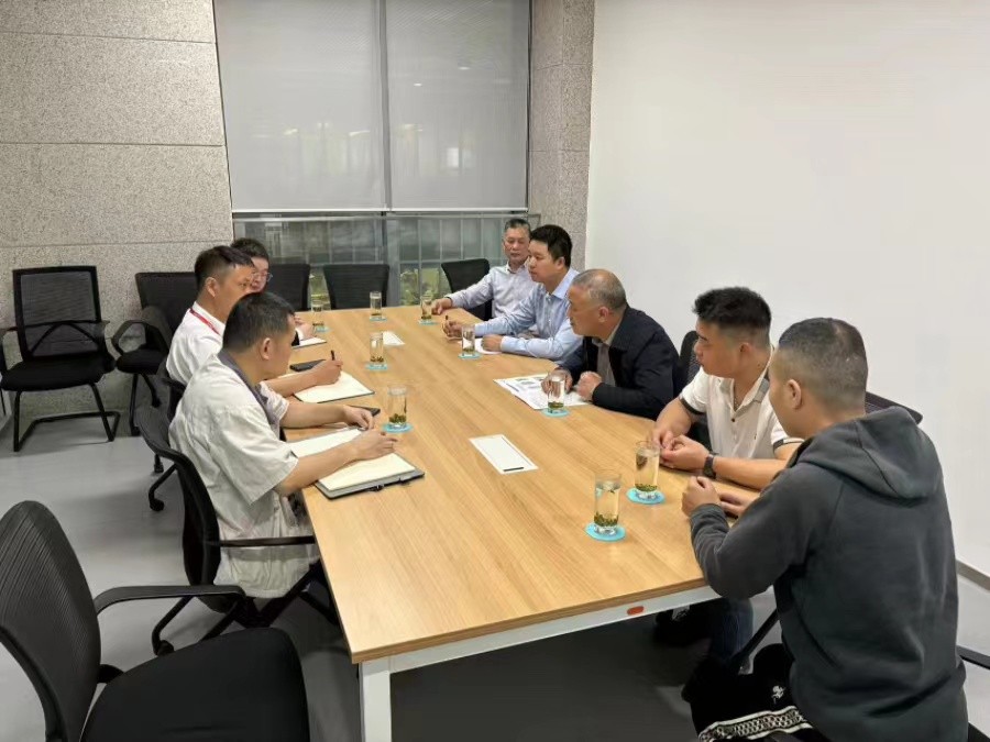 东富镇：驻企送解优，聚力促发展