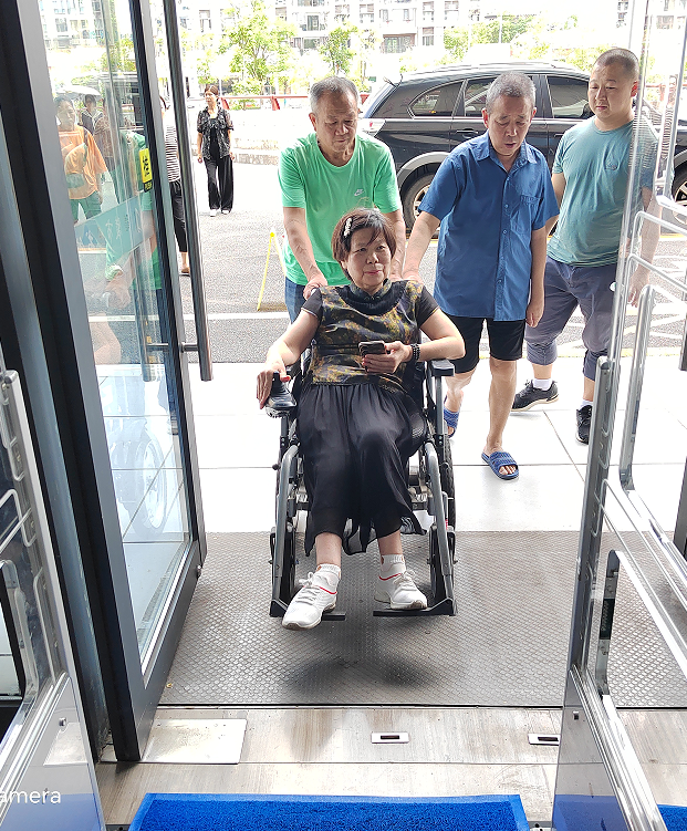 醴陵市残联组织各类别残疾人开展无障碍体验活动