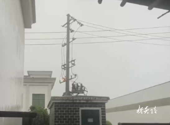紧急出动快速恢复企业供电