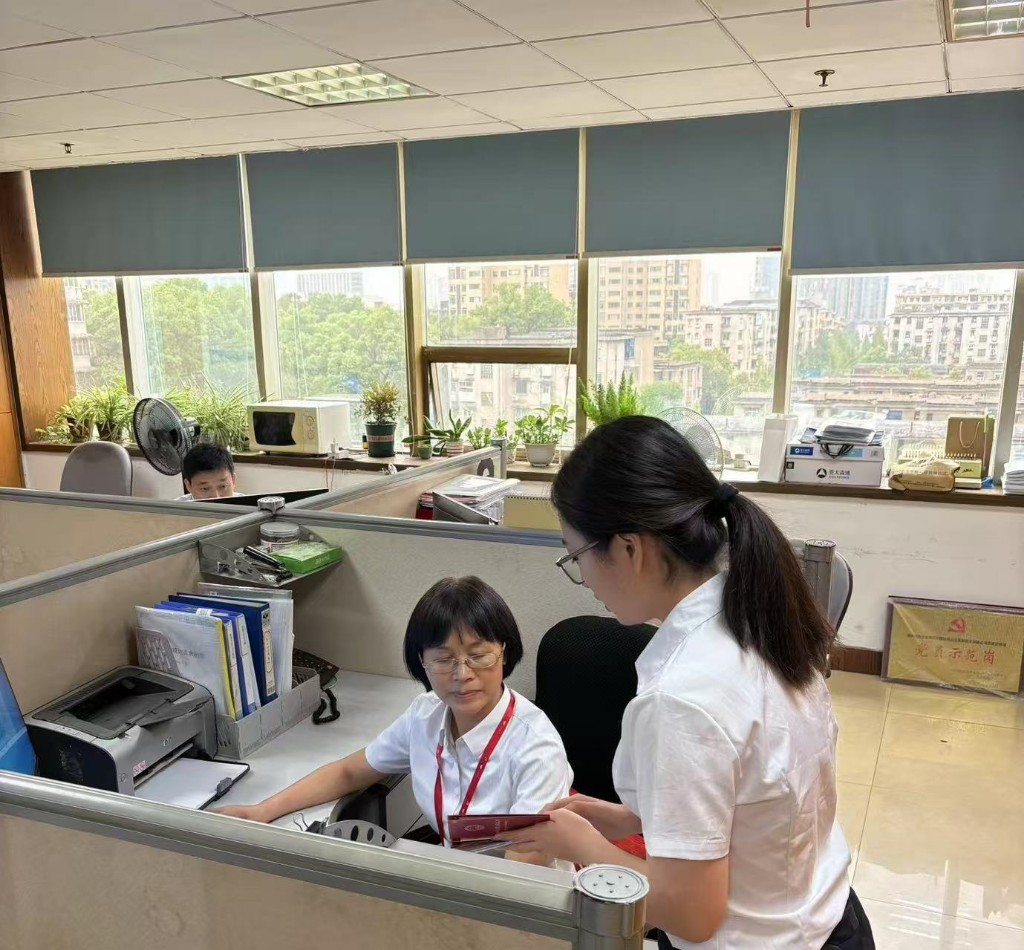 株洲市统计局开展统计进企业活动