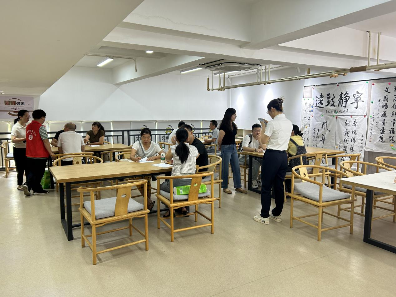 来龙门街道文庙社区就业驿站:开展“医保宣讲员”专场招聘会