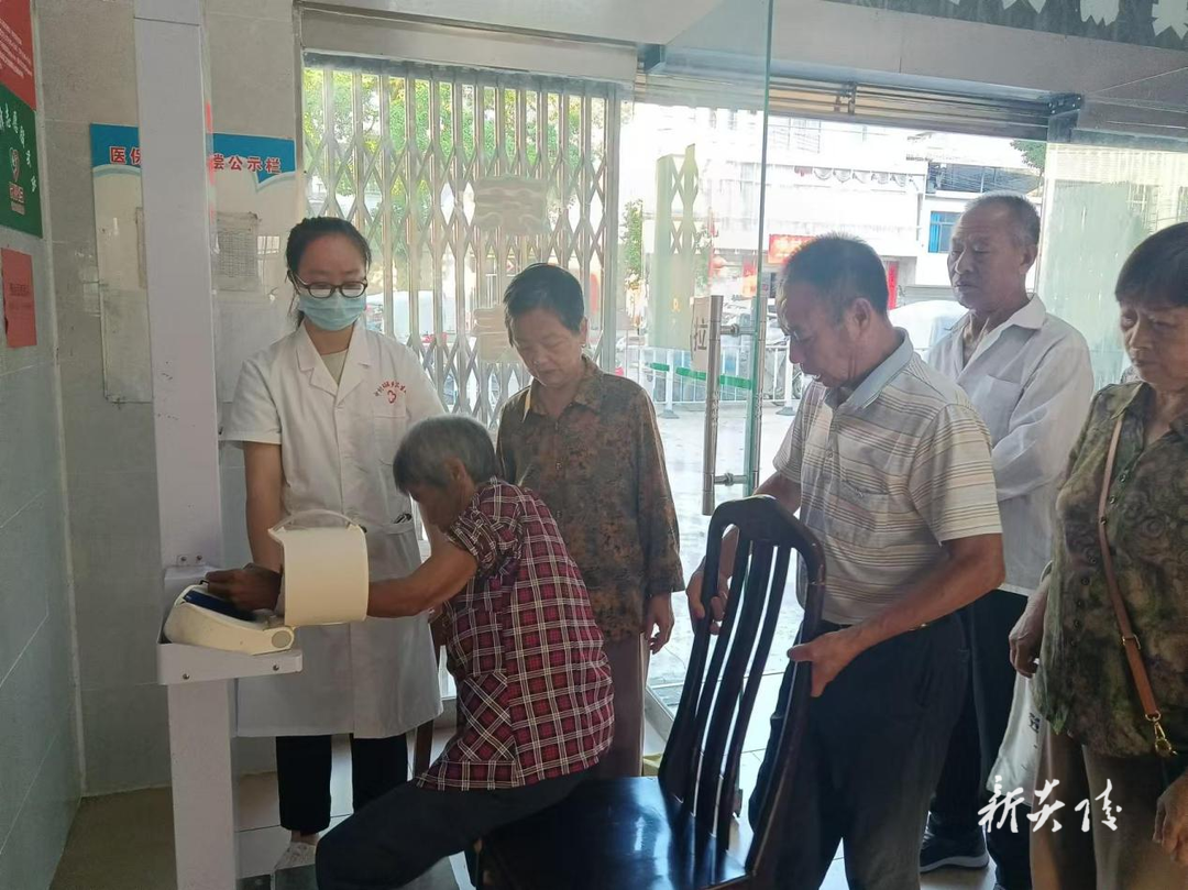 中村瑶族乡启动老年人健康体检活动