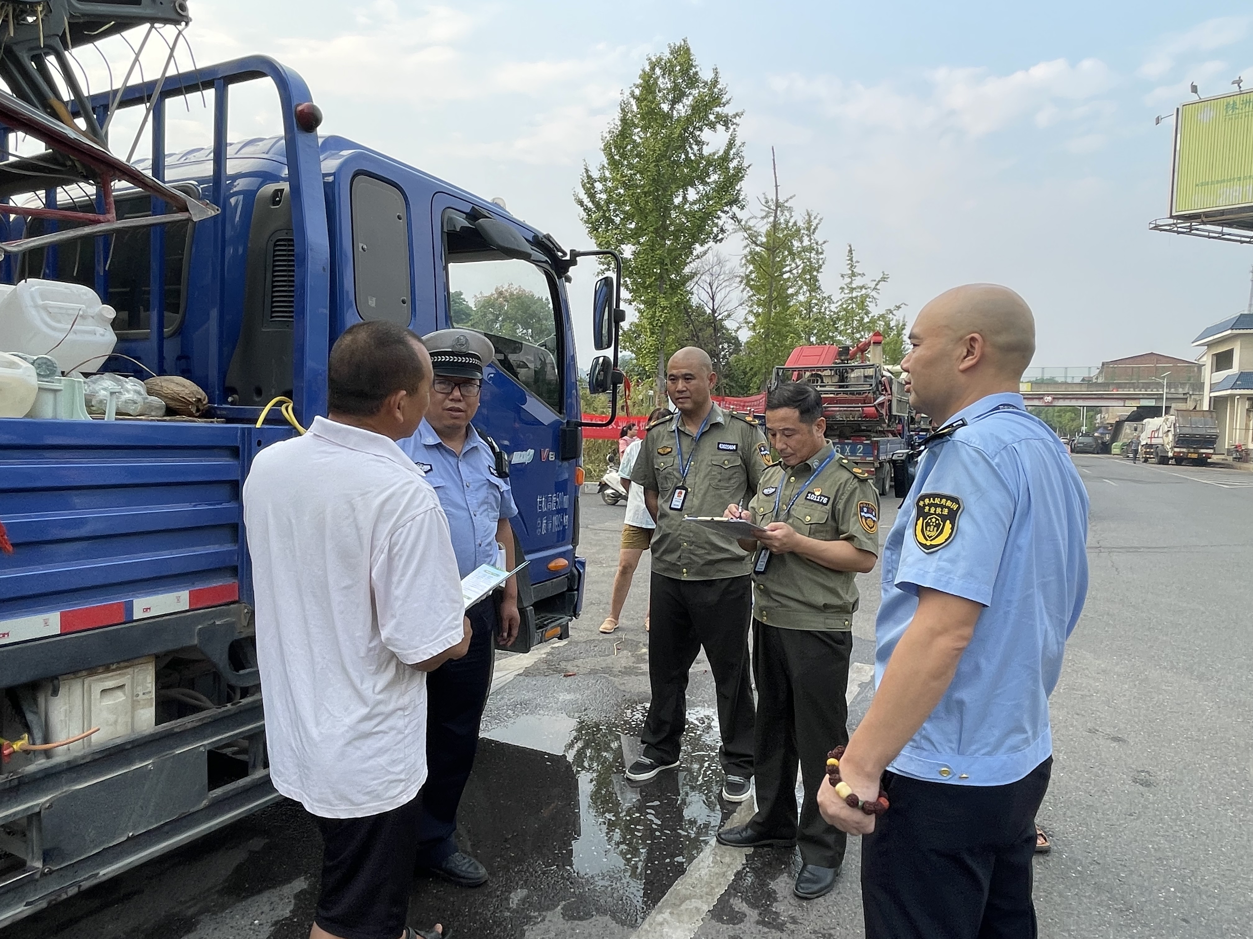 芦淞区：开展农机安全大检查和为跨省作业农机手"送清凉"慰问活动