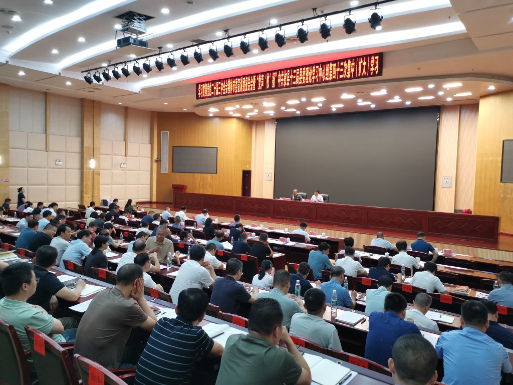 县委理论学习中心组开展第四十三次集中（扩大）学习
