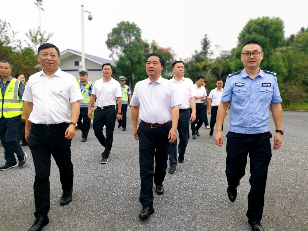 李鹏程督导国庆节安全生产工作 强调：绷紧安全之弦 确保节日期间全县社会大局持续稳定