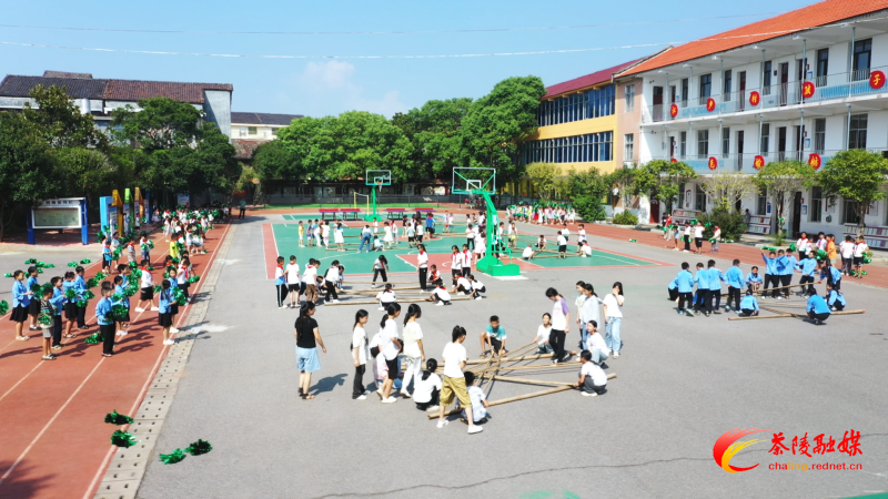 舲舫中心小学：红歌 竹竿舞大课间欢乐多