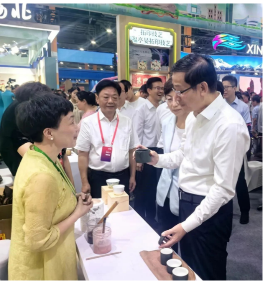 我市两项非遗项目代表湖南惊艳亮相新疆!石峰区福亭晏拓印技艺项目入选！