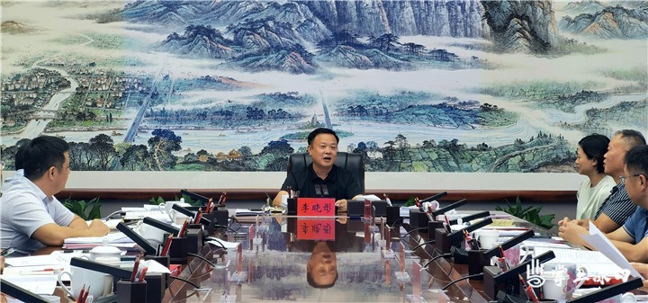 李晓彤主持召开区委常委会2024年第15次会议
