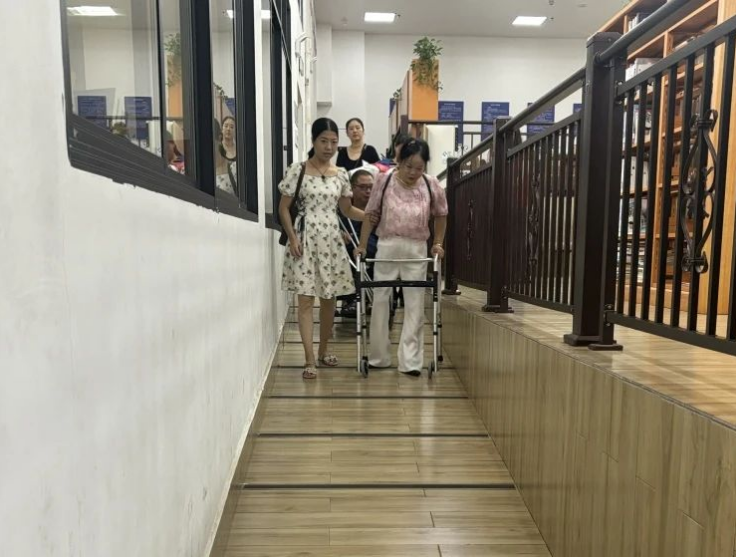 “感知无障碍，共筑和谐”——友好石峰无障碍环境建设体验活动走进石峰区图书馆