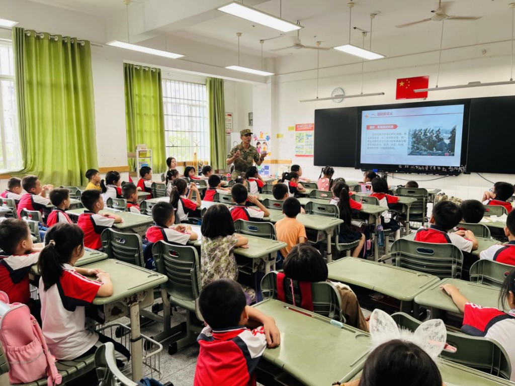 市武培中心开展国防教育进校园活动
