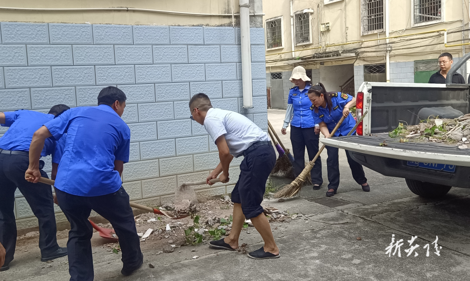 县城管局：深入无物业责任小区 携手居民共筑美好家园