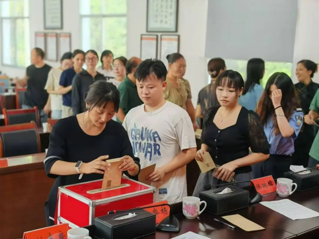 众志成城，共克时艰——龙潭镇开展“情暖渌口·同心救灾”慈善募捐活动