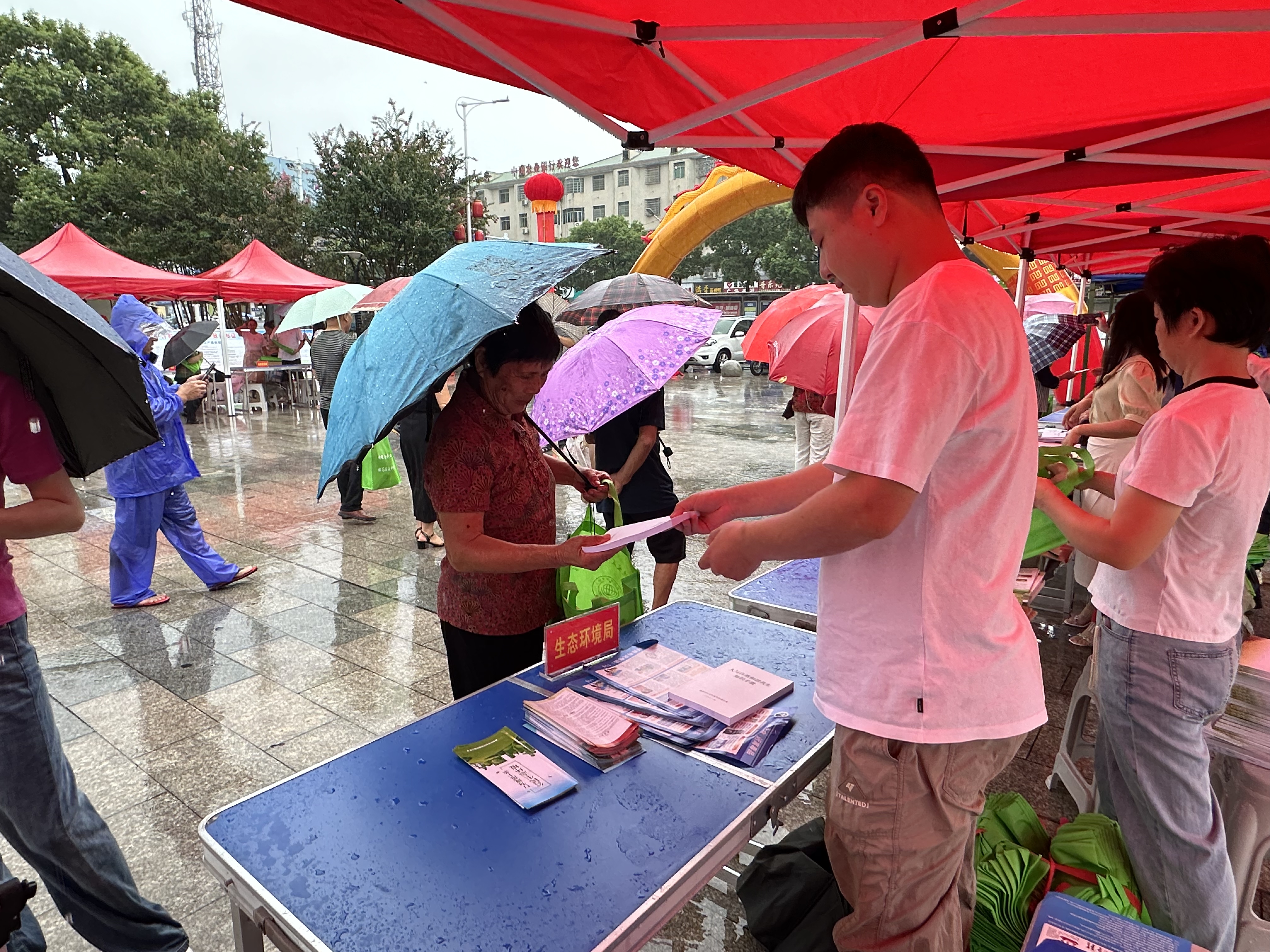 "全国科普日"株洲市生态环境局茶陵分局开展宣传活动