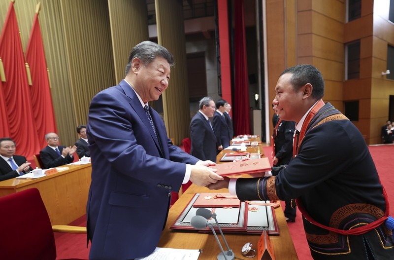 习近平在全国民族团结进步表彰大会上发表重要讲话强调：推进中华民族共同体建设 巩固发展中华民族大团结