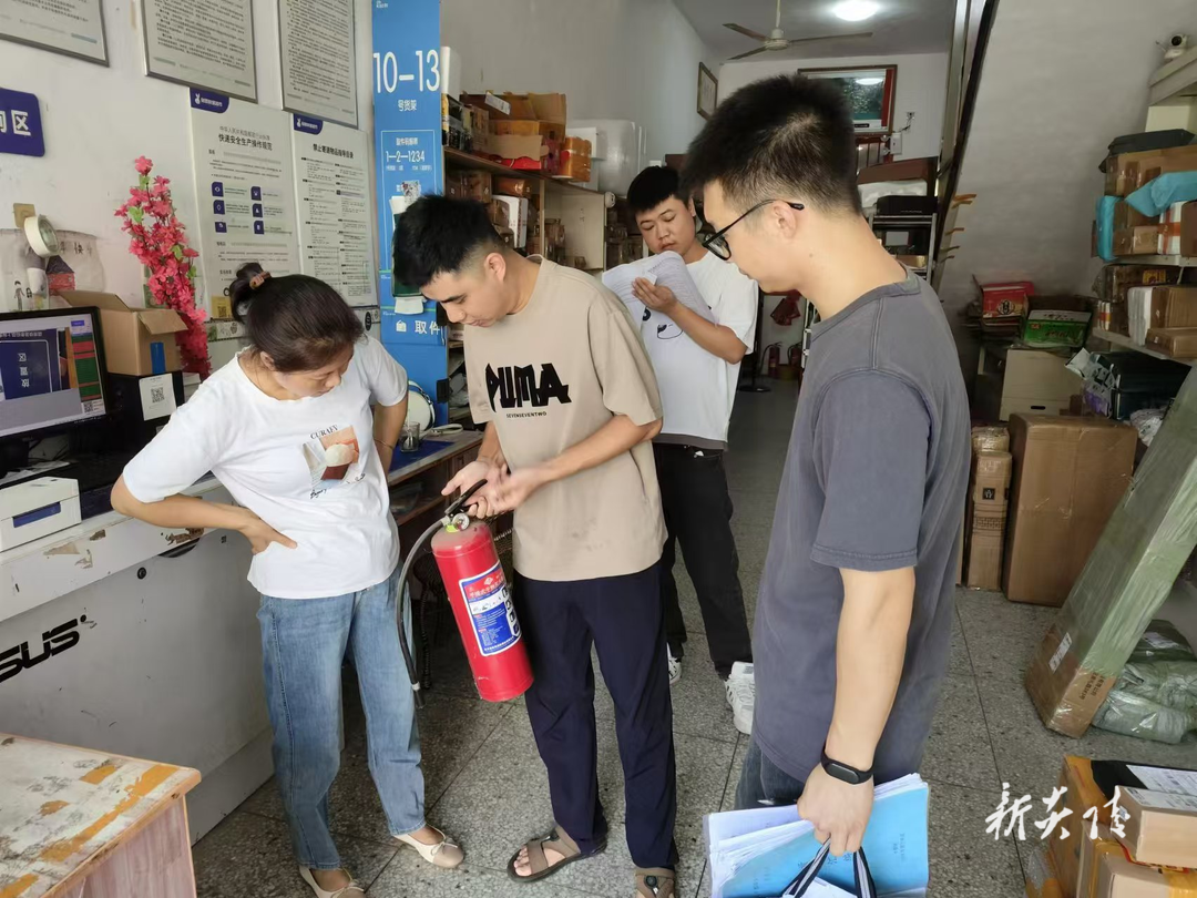 十都镇：开展寄递大检查 严把快递“安全关”