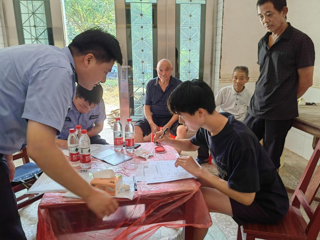 左权镇:严把秋季征兵政治审核关
