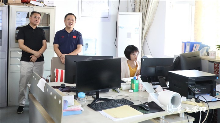 李晓彤督导安全生产、校园食品安全工作