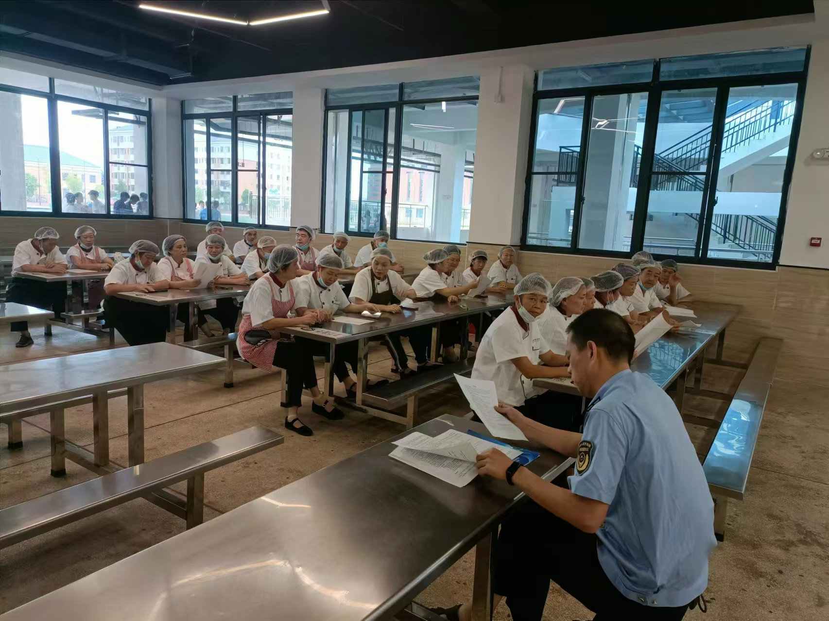 区市场监督管理局开展秋季校园食品安全专项检查