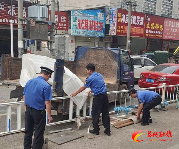 县城管局对农贸市场进行集中整治