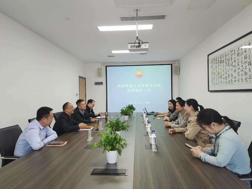 区长何柢走访调研企业