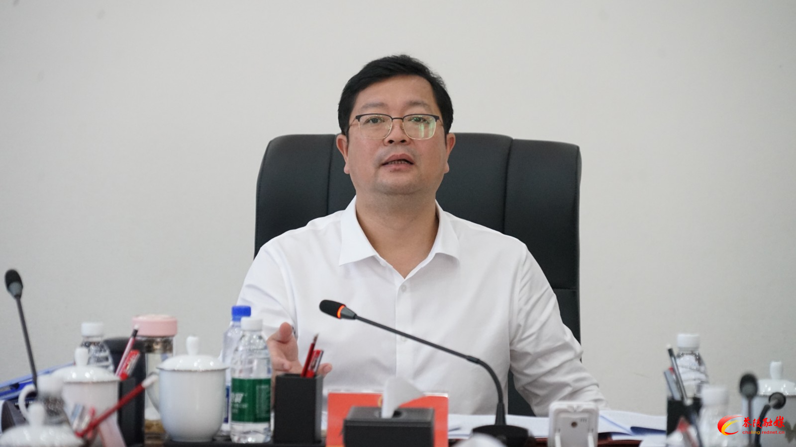 杨红兵主持召开茶陵县十八届人民政府第45次常务会议