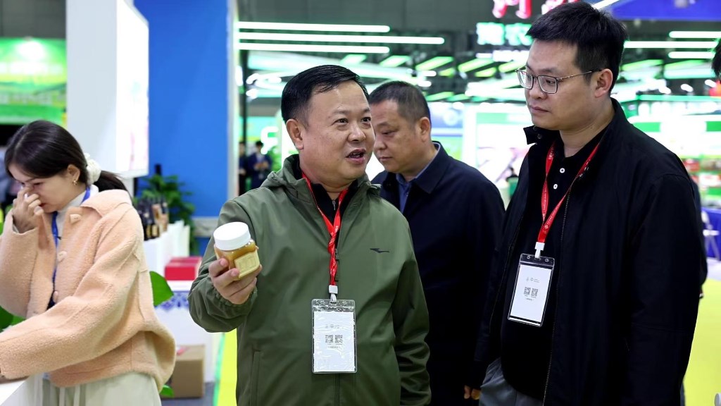 李晓彤带队参观考察第二十五届中国中部（湖南）农业博览会