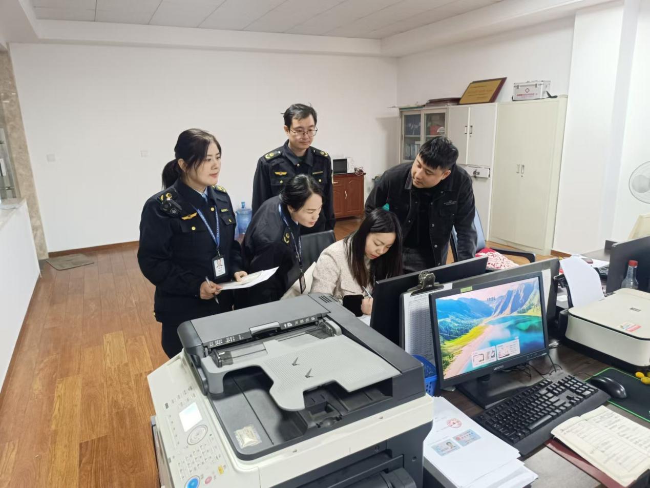 湖南省、江西省市场监督部门首次跨省联合检查电瓷企业
