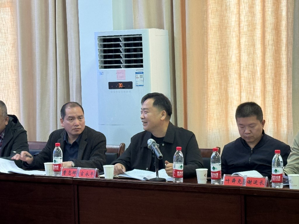 渌口区11月份镇人大工作调研交流会在古岳峰镇召开