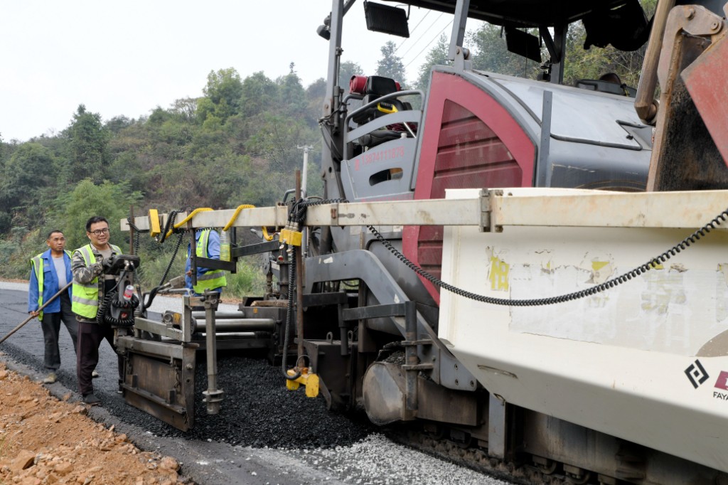 修好家门口的幸福路 ——全市国省道大中修工程炎陵县驻地办的故事